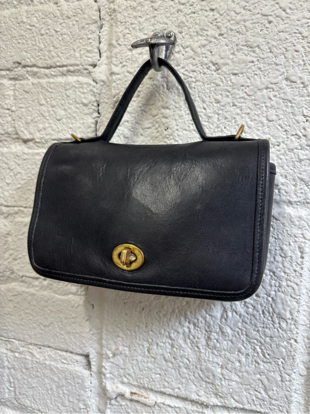Vintage 9924 Coach Casino Black Leather Turn-Lock Shoulder Bag - Picture 2 of 9